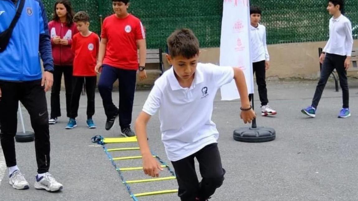 İstanbul Gençlik Oyunları etkinliği okulumuzda gerçekleşti.